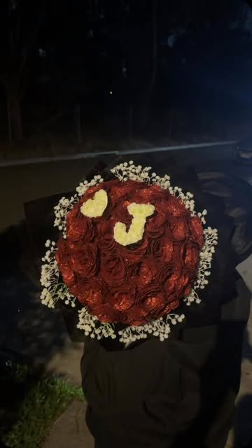 Red glitter rose bouquet at night
