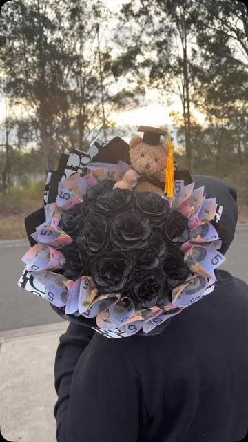 Graduation bear money bouquet